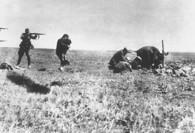 executions-of-jews-by-german-einsatzgruppen-army-mobile-killing-units-near-ivangorod-ukraine-1942-wikimedia-commons